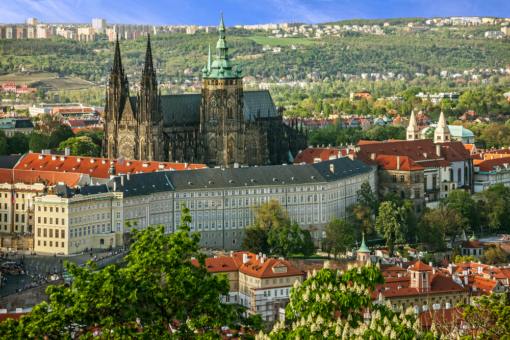 1 قلعة براغ-shutterstock_Travel Faery Pražský هراد