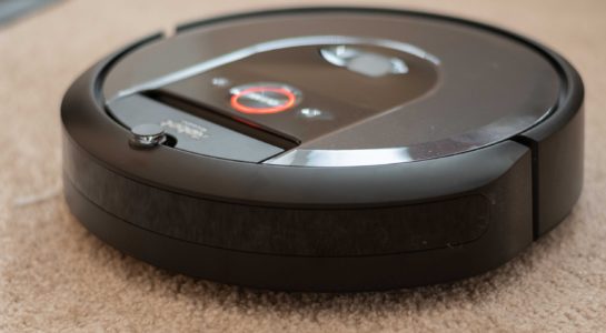 iRobot-Roomba-i7-LsA-11-