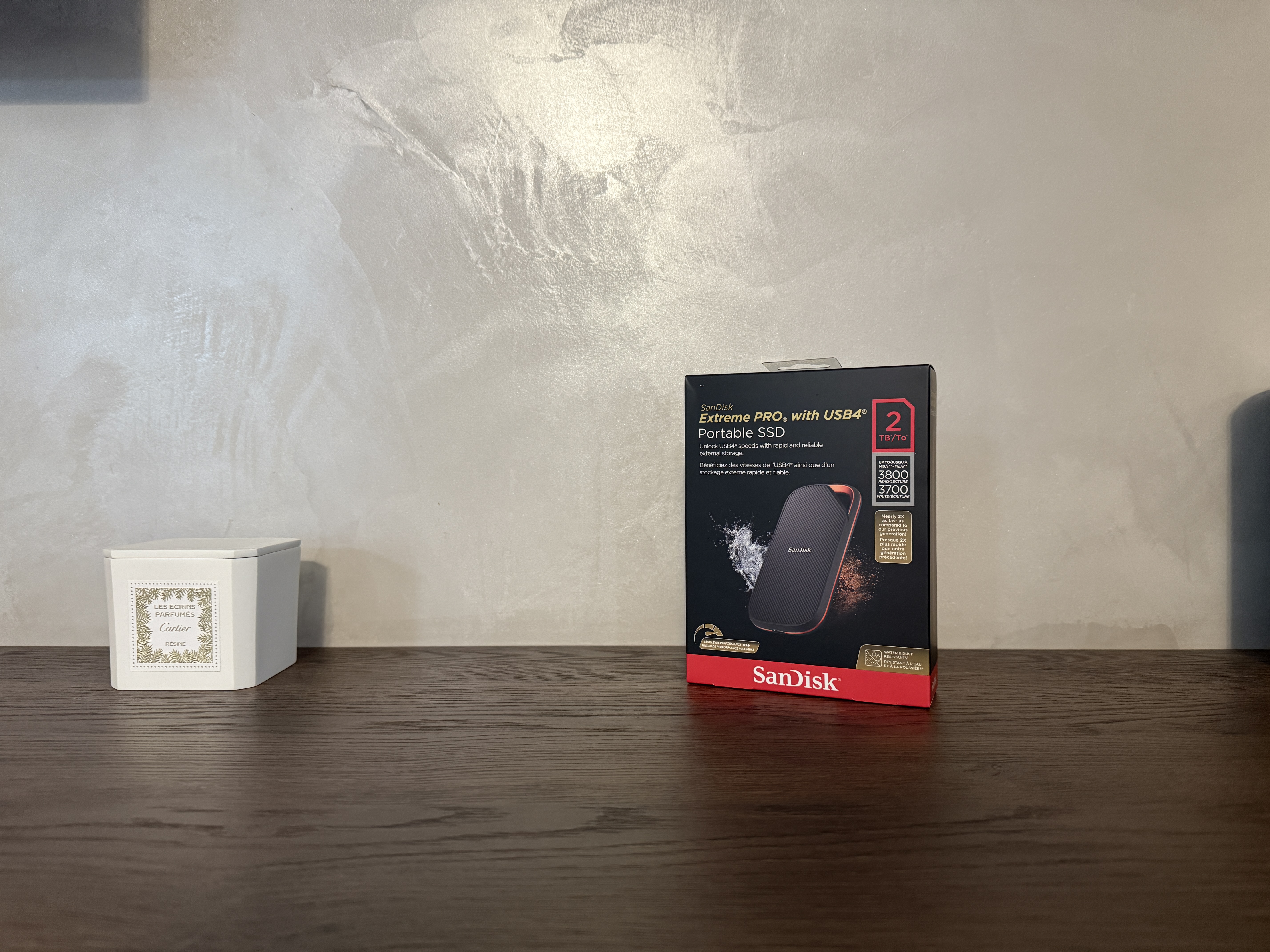 قرص SSD محمول Extreme Pro بسعة 2 تيرابايت مع USB4 قرص SSD محمول Extreme Pro بسعة 2 تيرابايت مع USB4
